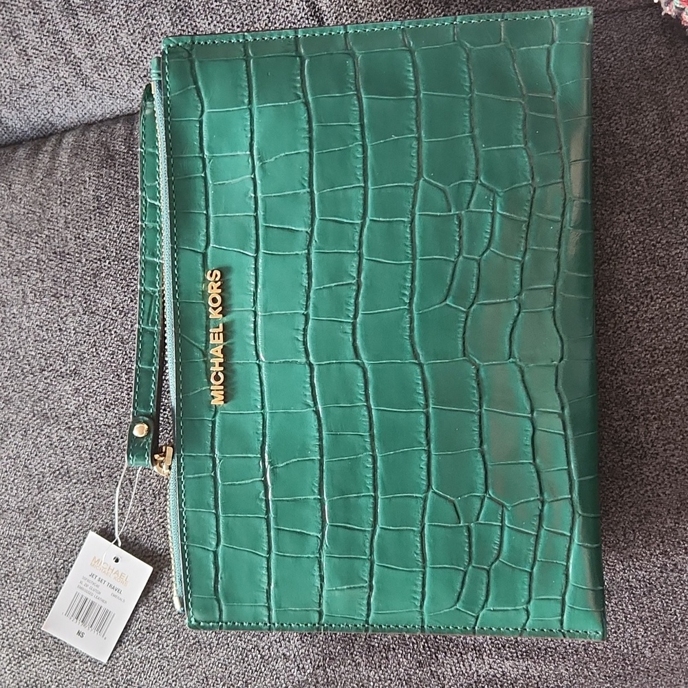 NWT GREEN MICHAEL KORS WRISTLET